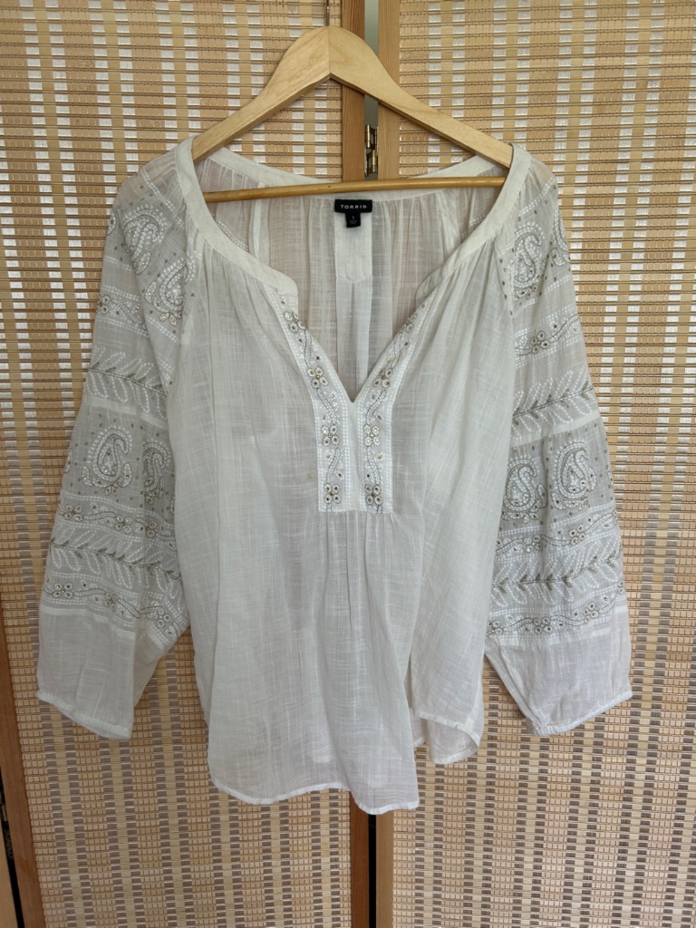 Torrid White Embroidered Boho Tunic Top Peasant Blouse Size 1